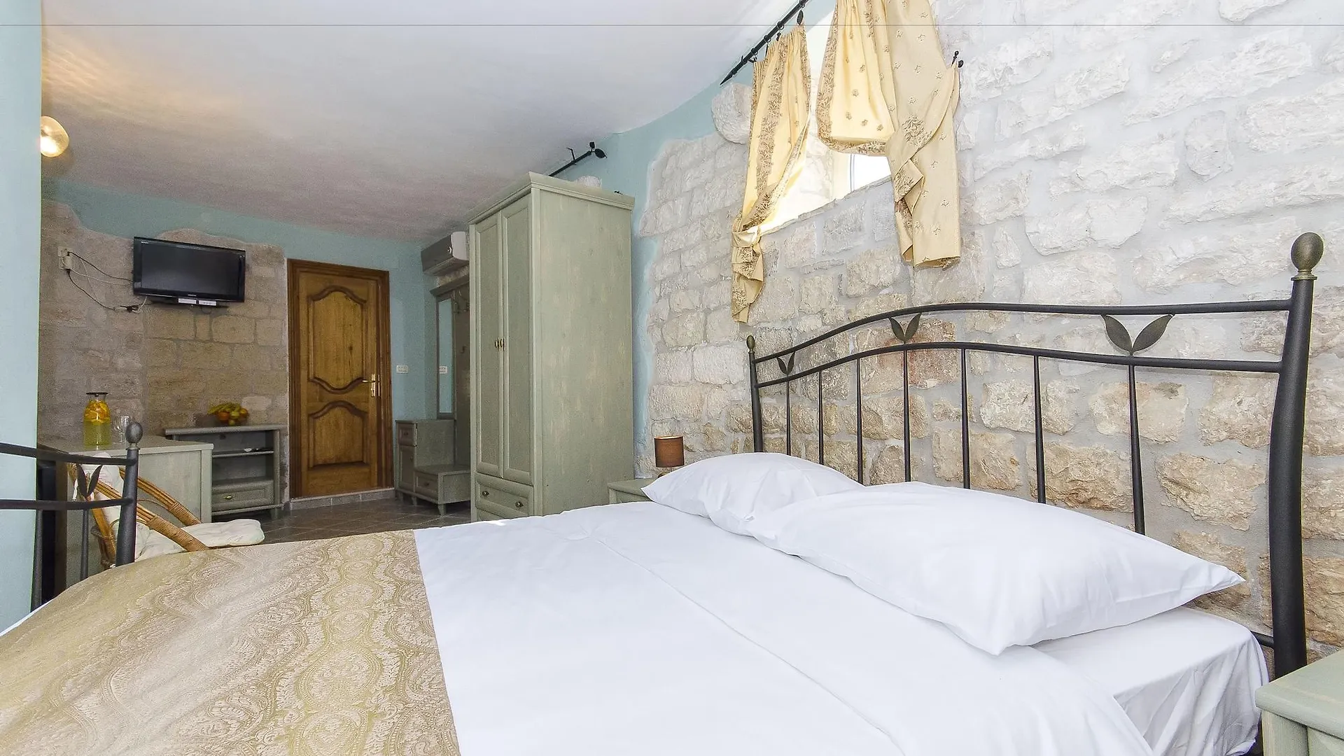 Bed & Breakfast Palace Derossi Trogir