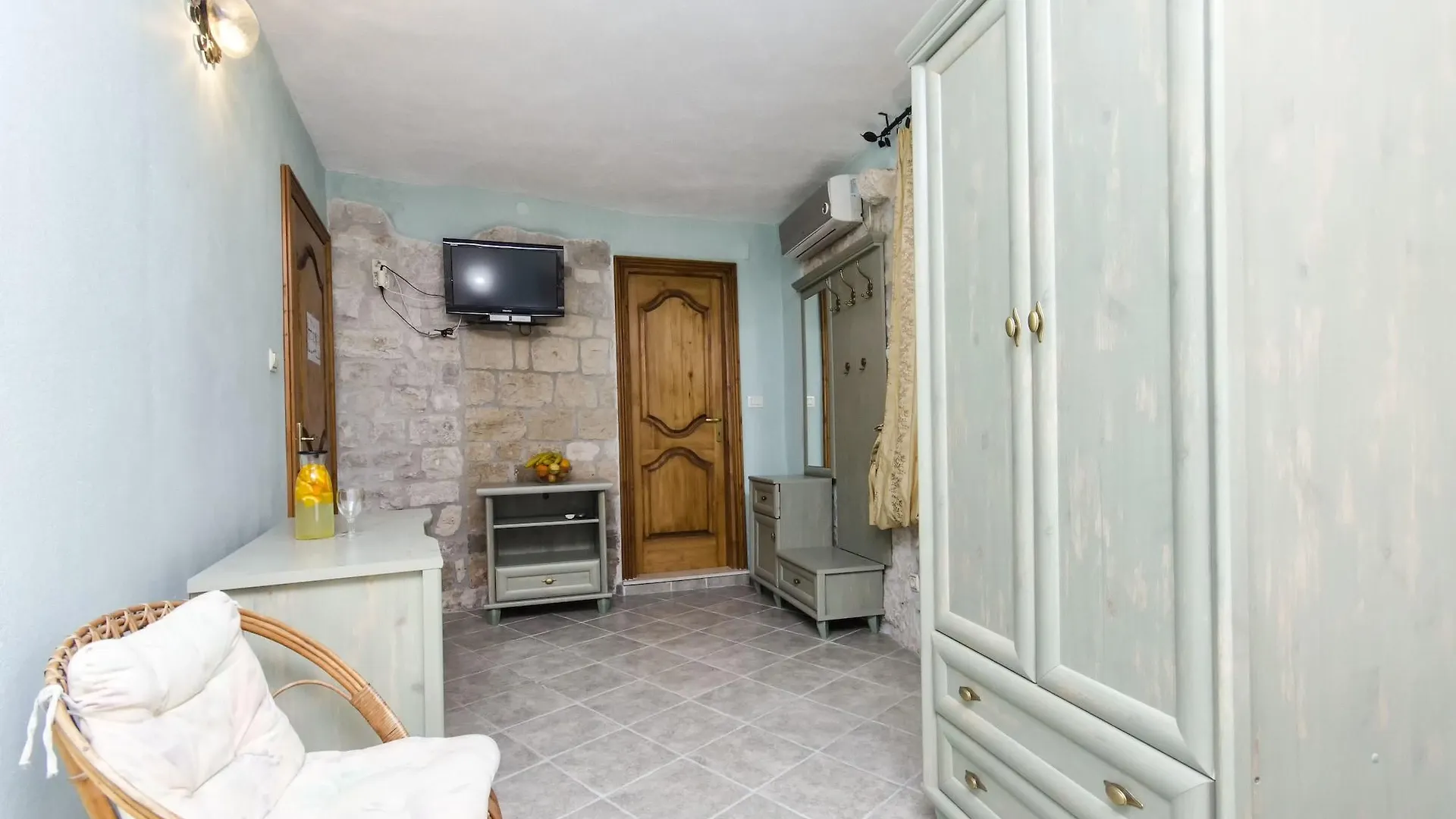 Palace Derossi Trogir 3*,