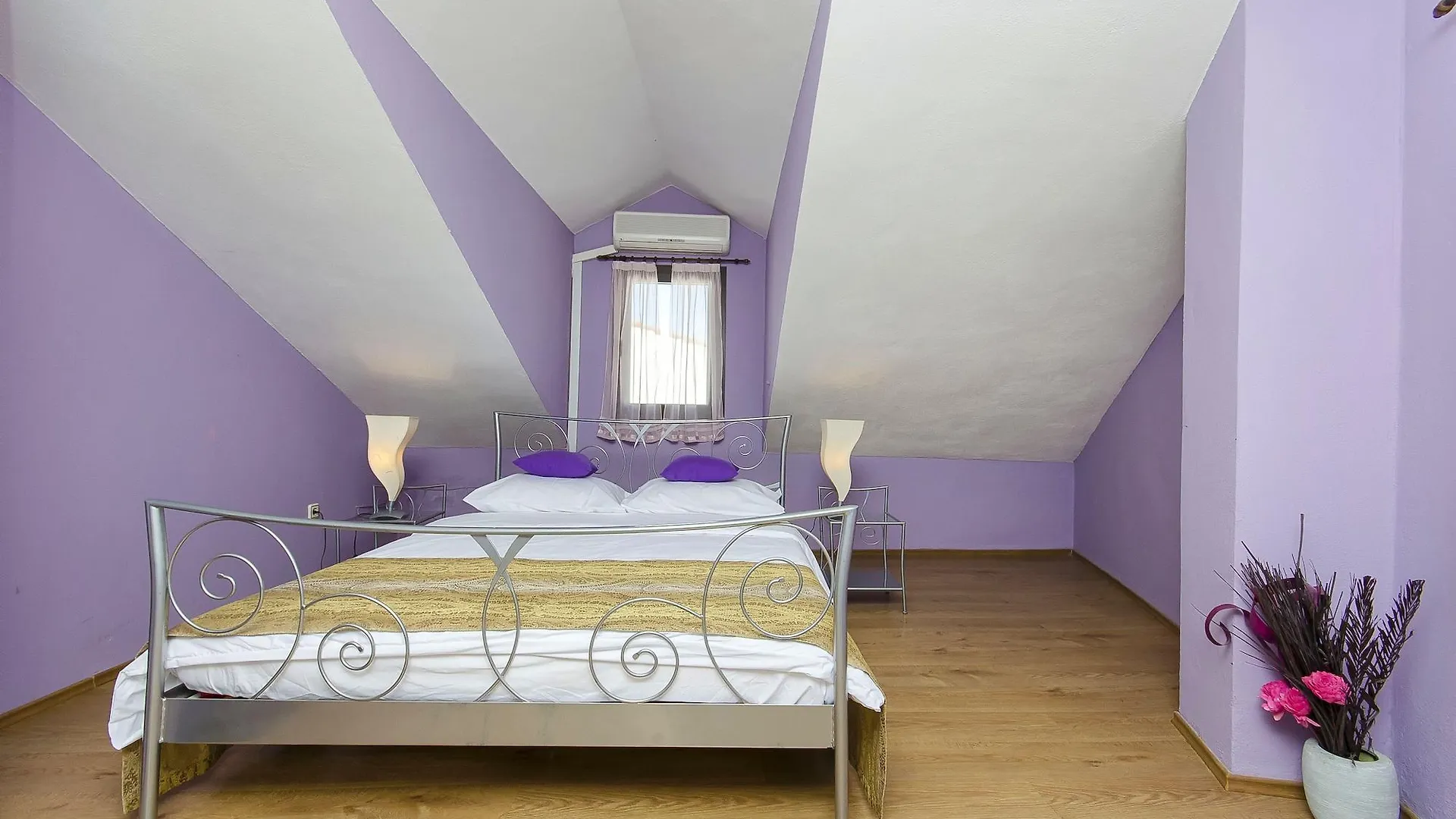 Palace Derossi Trogir 3*,  Croatia