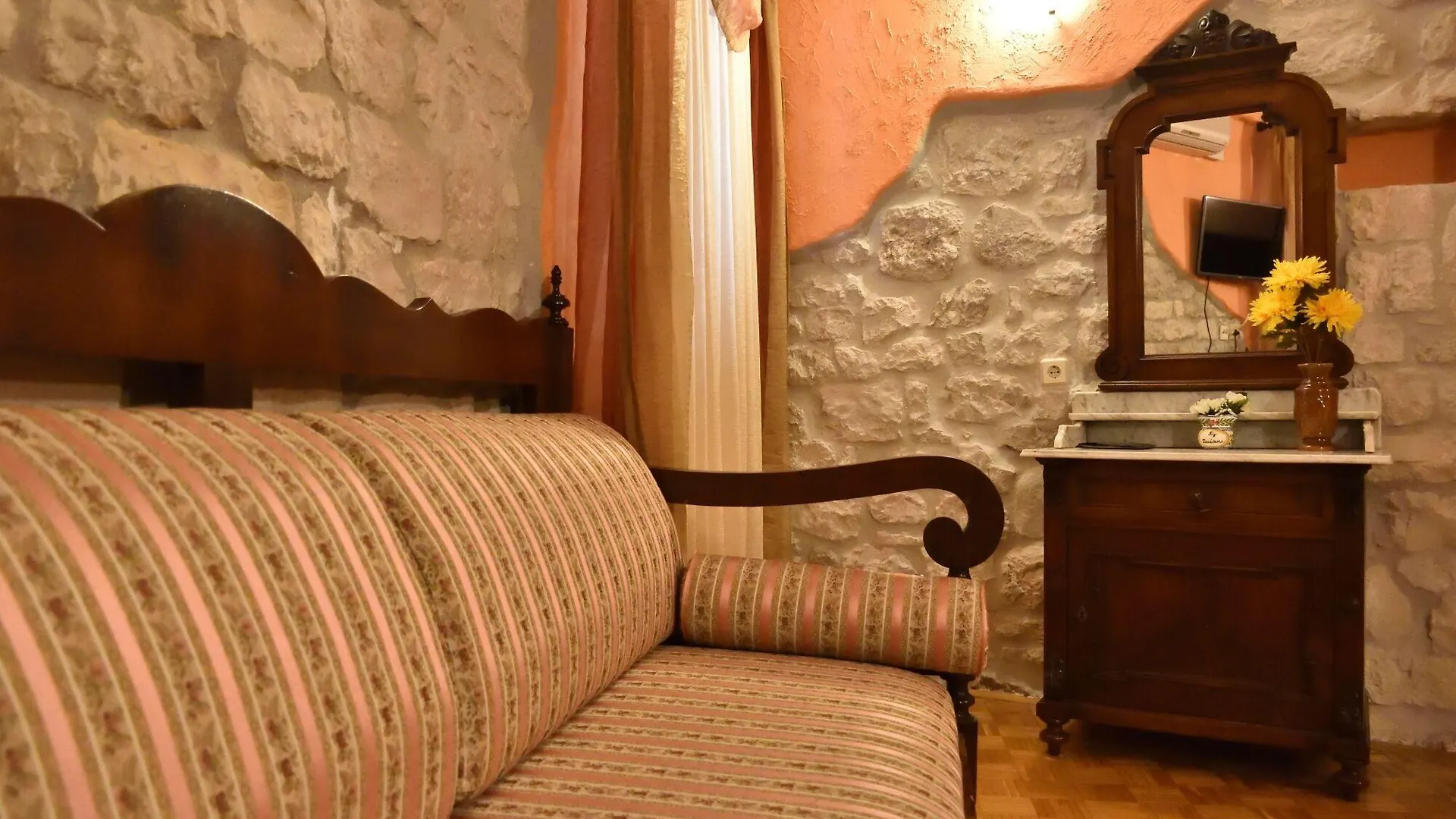 Bed & Breakfast Palace Derossi Trogir