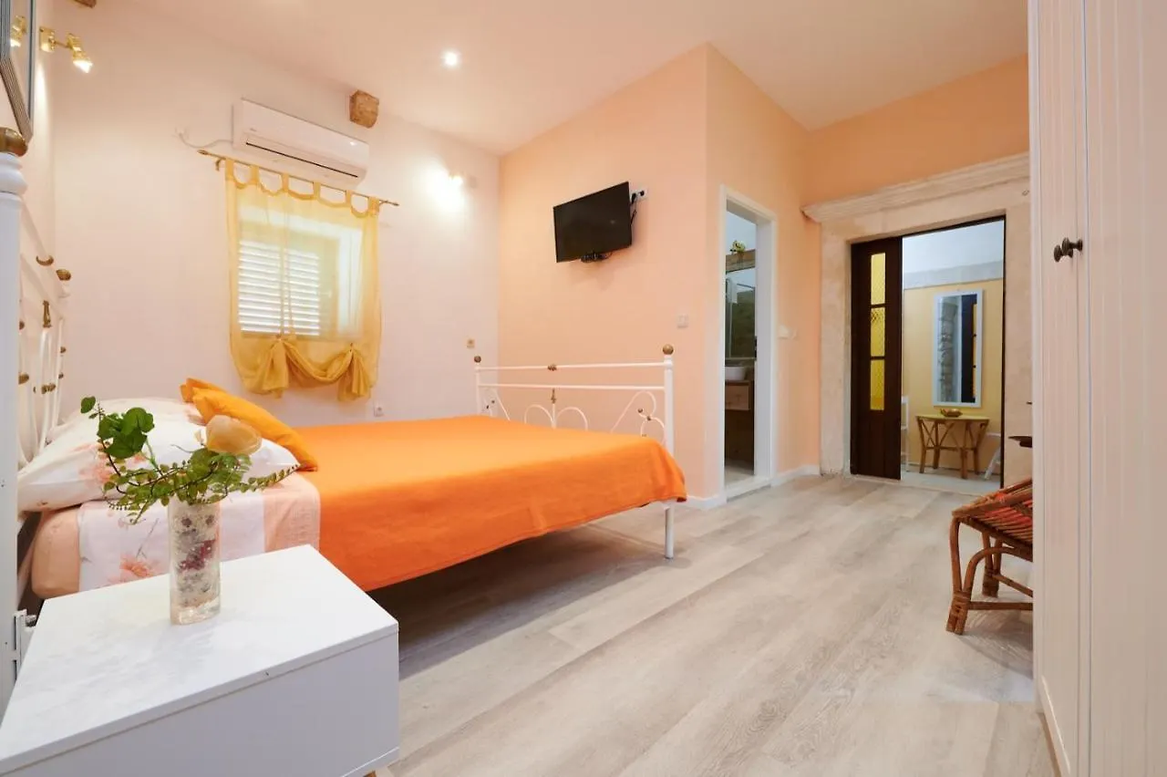 Bed & Breakfast Palace Derossi Trogir
