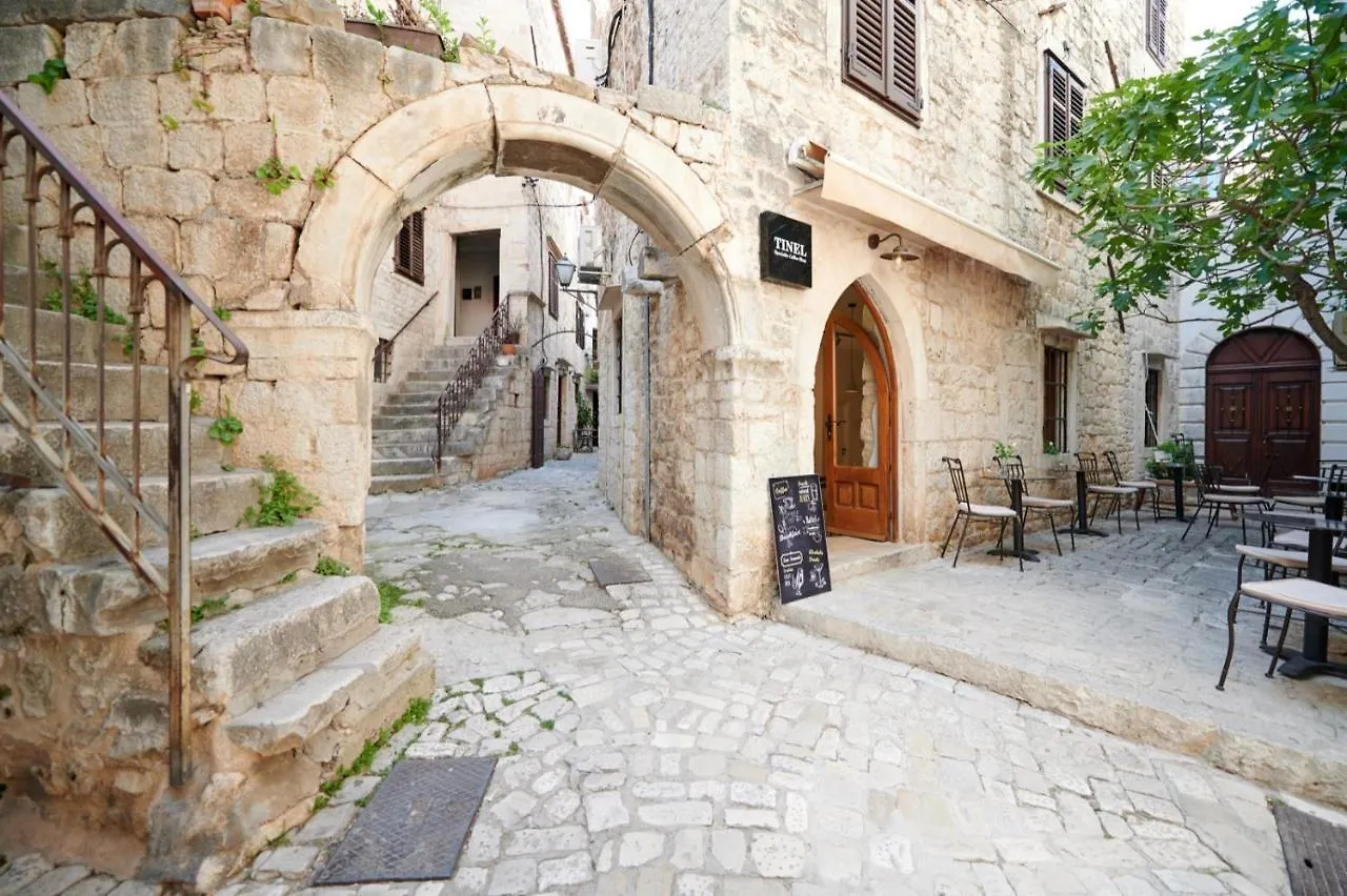 Bed & Breakfast Palace Derossi Trogir