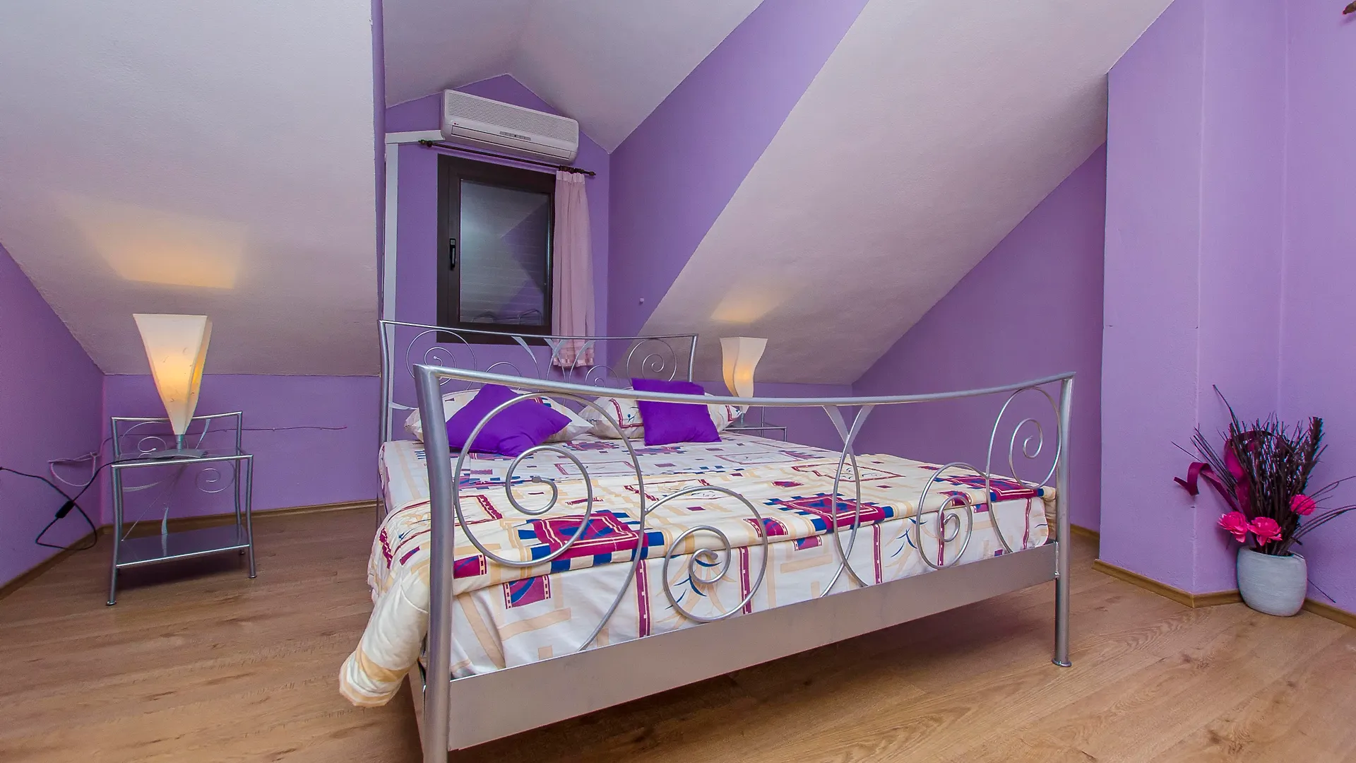Palace Derossi Trogir Bed & Breakfast