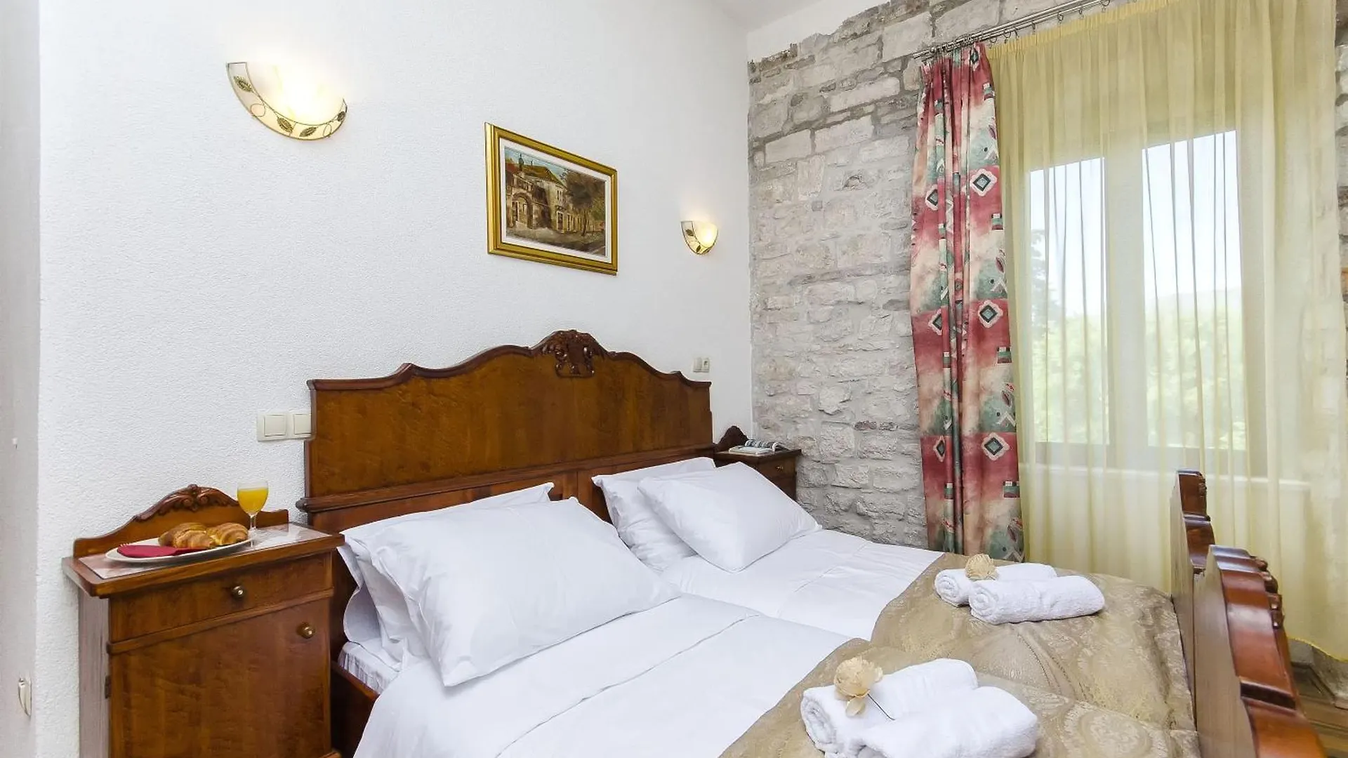 Palace Derossi Trogir 3*,