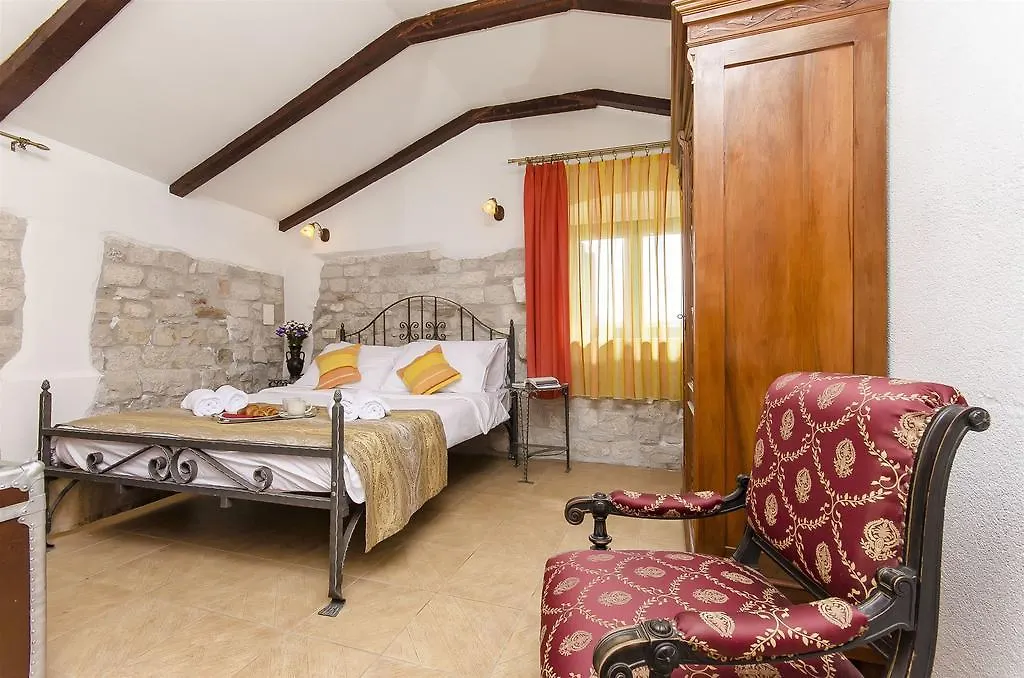 Palace Derossi Trogir