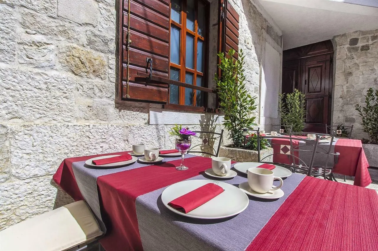 Bed & Breakfast Palace Derossi Trogir